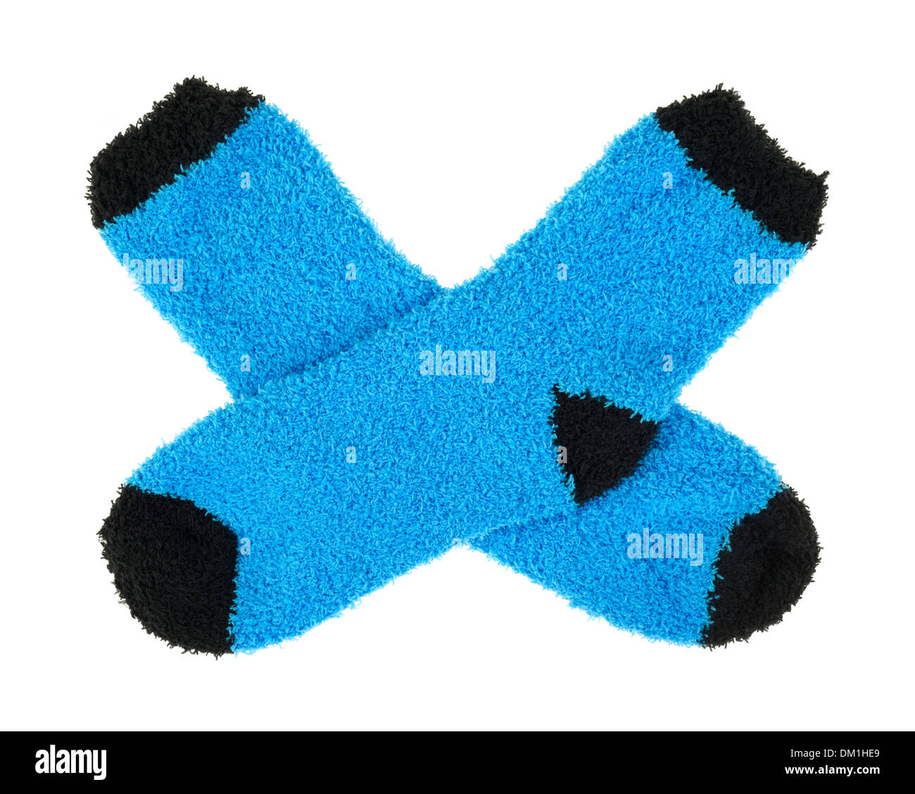 Ein paar blaue und schwarze dicke Fleece Socken auf einem weißen Hintergrund. Stockfoto