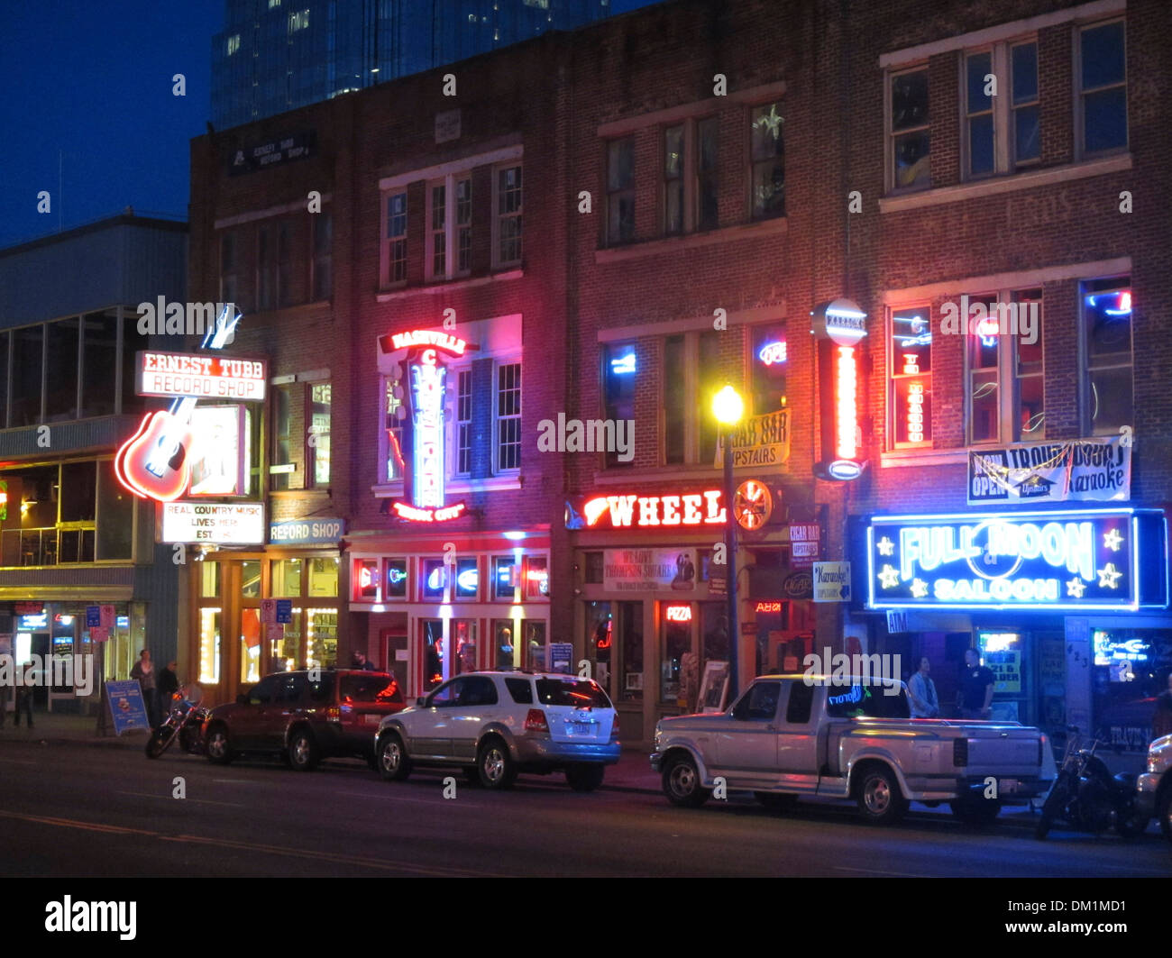 Honky Tonk Bars und Clubs Linie Broadway in der Innenstadt von Nashville, Tennessee Stockfoto