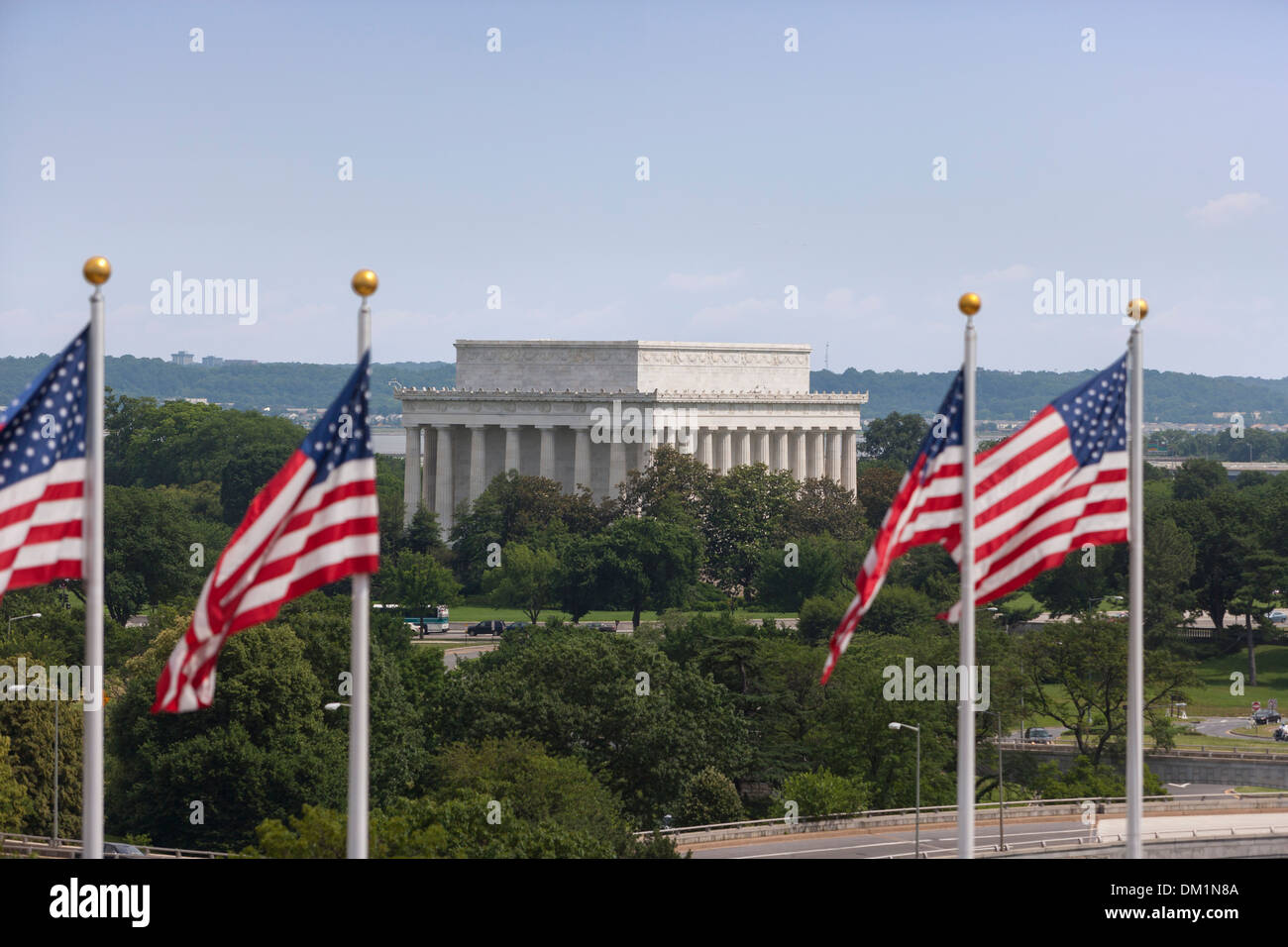 Das Lincoln Memorial und uns Flaggen gesehen vom Kennedy Center für darstellende Künste. Stockfoto