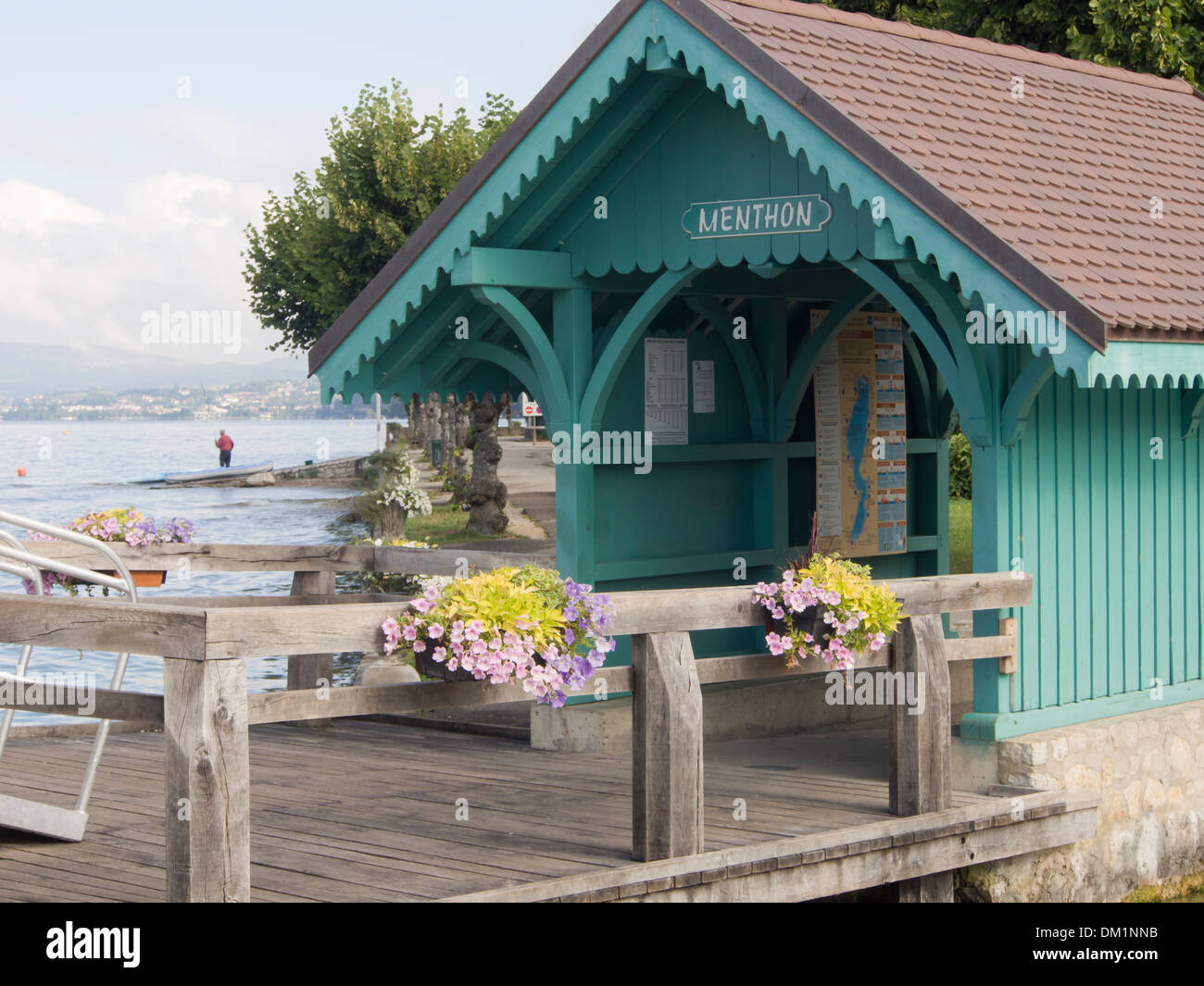 Die Schiffsanlegestelle in Menthon am Lac d ' Annecy in Frankreich besucht auf Besichtigungstouren von Annecy Stockfoto