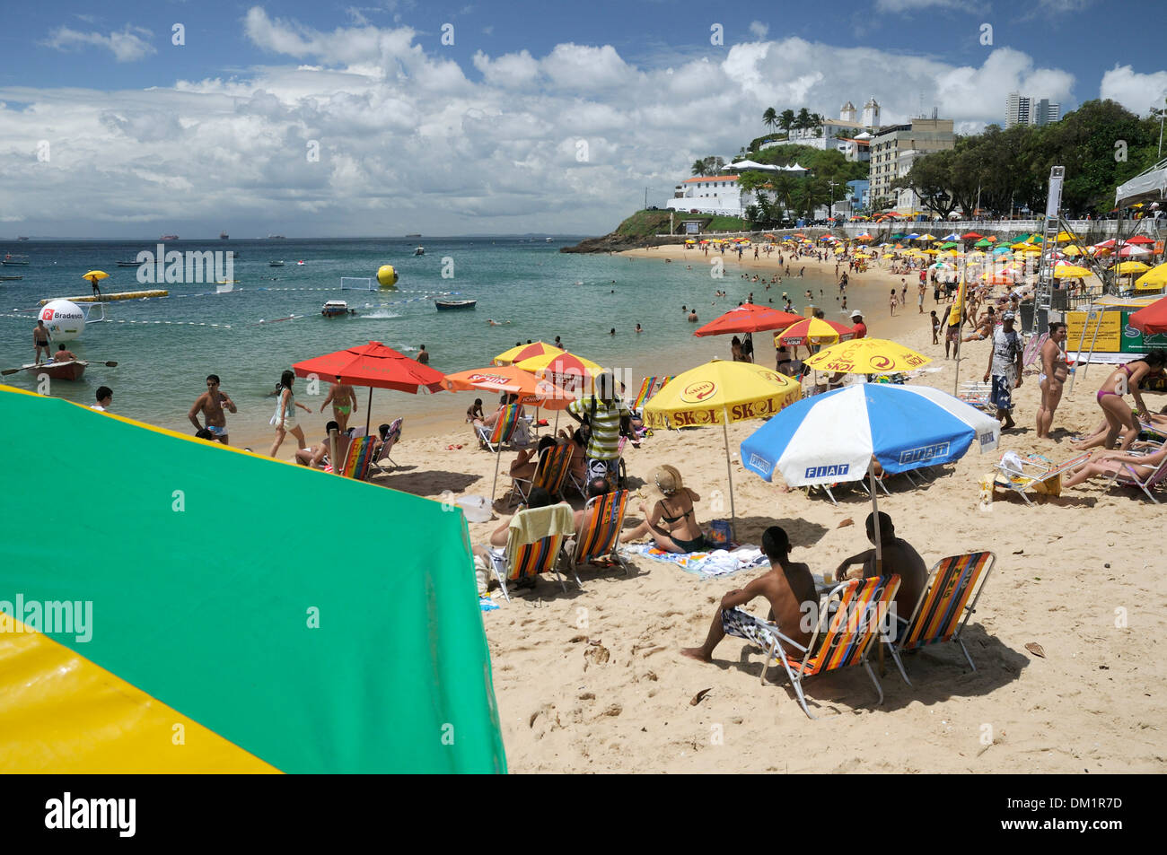 Barra Beach Menschenmenge in Salvador da Bahia, Brasilien Stockfoto