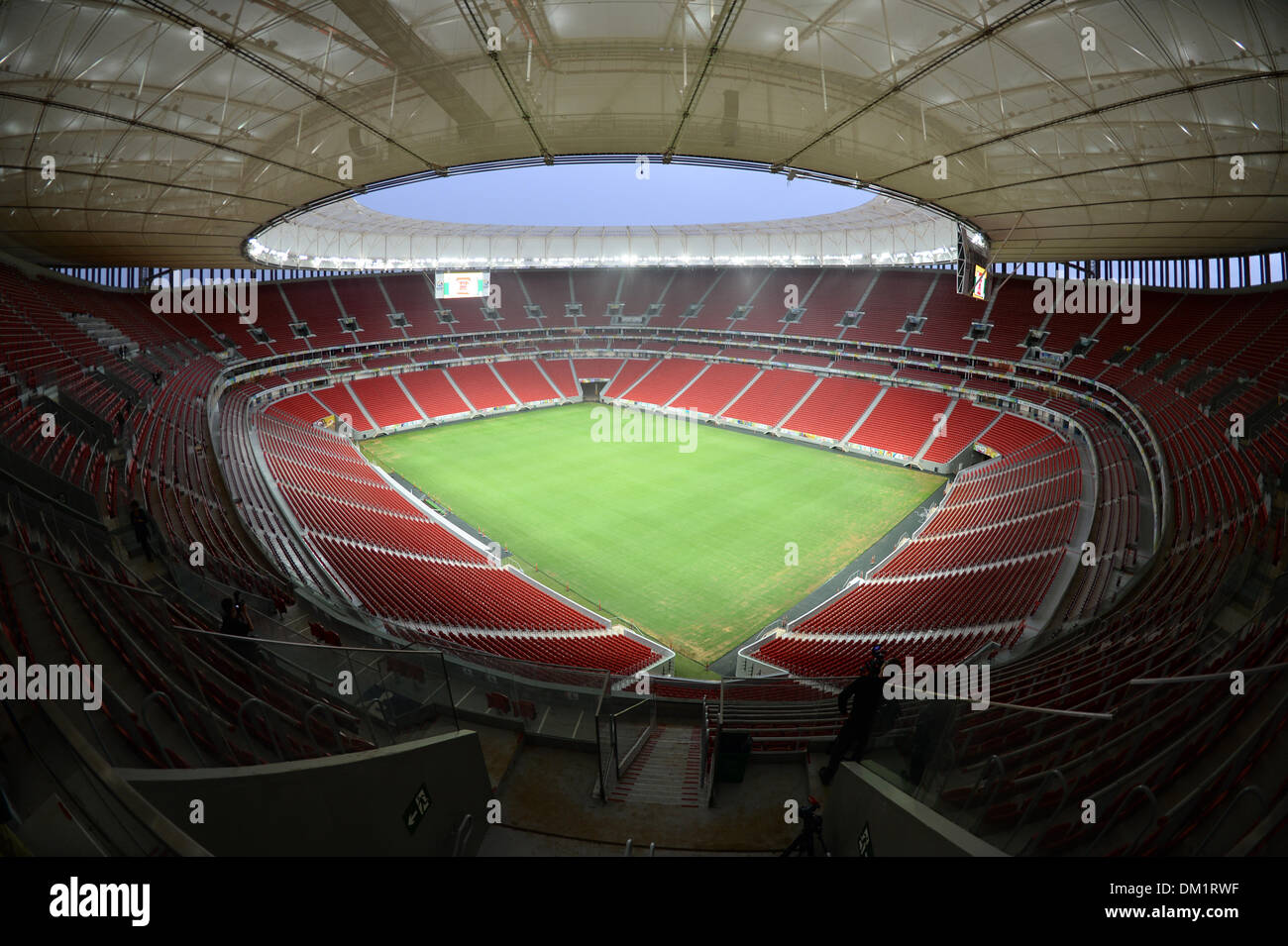 Brasilia, Brasilien. 9. Dezember 2013. "Stadion Nacional Mane Garrincha" wurde während einer Tour durch das Stadion in Brasilia, Brasilien, 9. Dezember 2013 fotografiert. "Stadion Nacional Mane Garrincha" ist eines der Stadien der FIFA WM 2014 in Brasilien. Foto: Marcus Brandt/Dpa/Alamy Live News Stockfoto