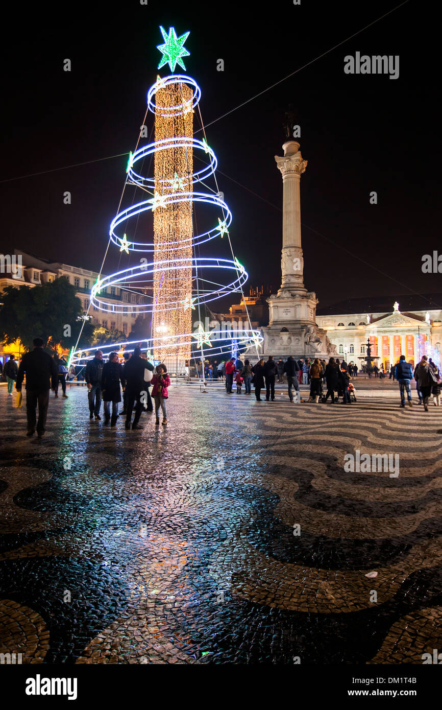 Weihnachtsbeleuchtung in der Praça Dom Pedro IV, Lissabon, Portugal, Europa Stockfoto