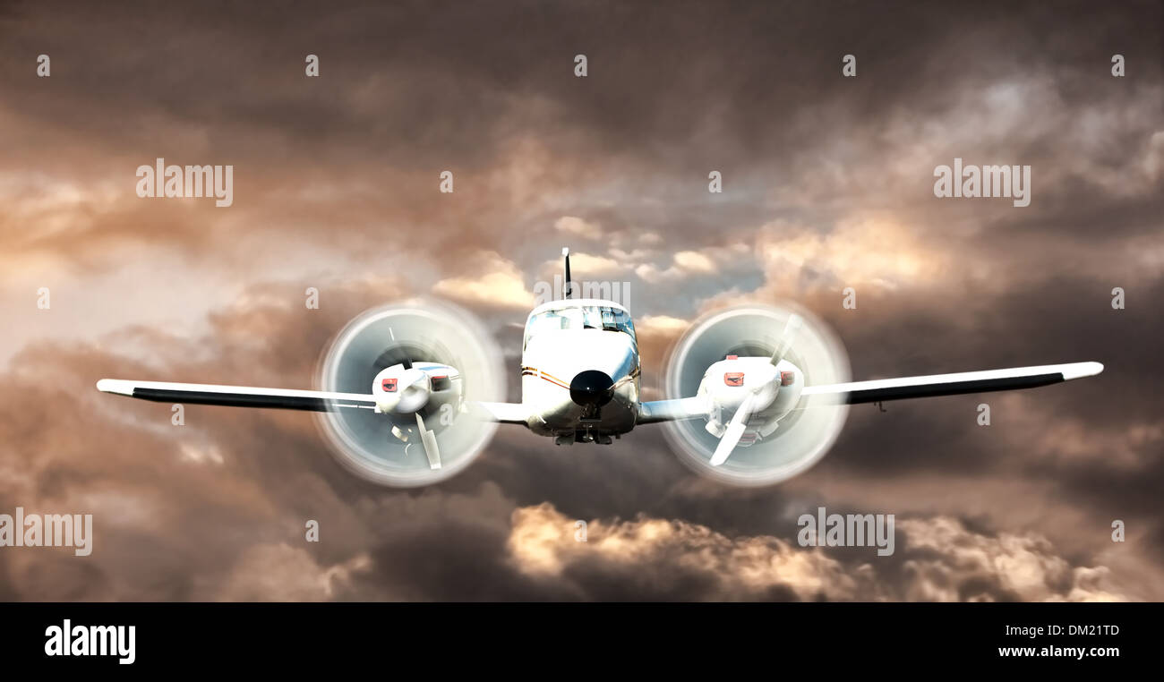 Cessna Axtec fliegen durch die Wolken-Darstellung Stockfoto