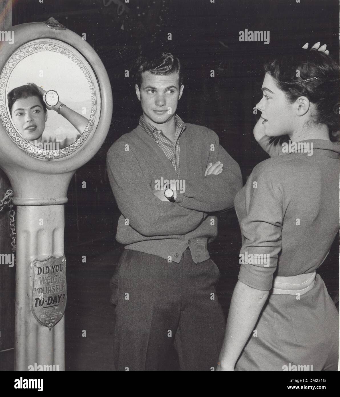 DWAYNE HICKMAN mit Barbara Wilson 1959.Supplied von Fotos, inc. (Kredit-Bild: © von Globe Fotos, Inc/Globe Photos/ZUMAPRESS.com geliefert) Stockfoto