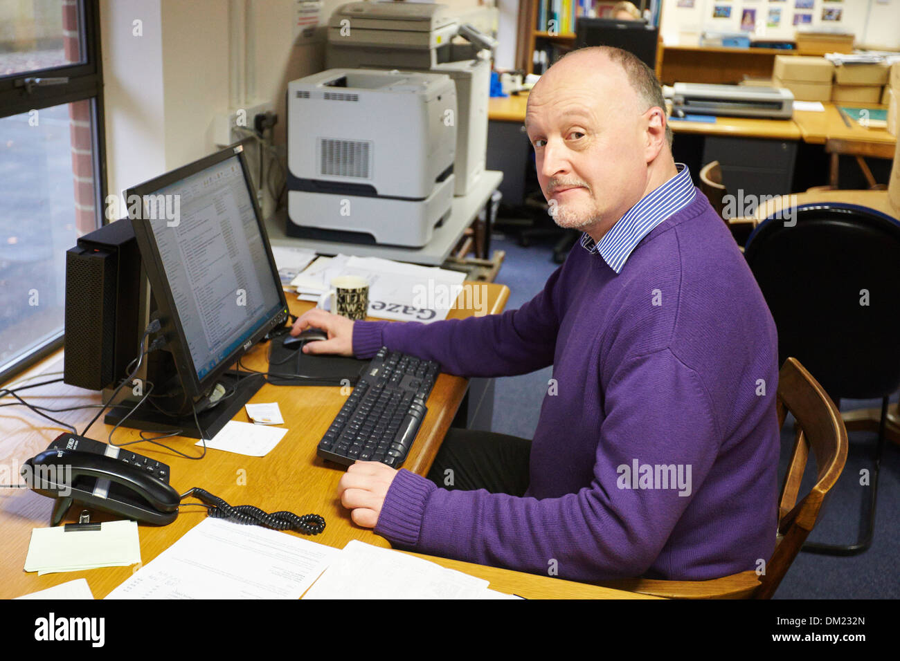 Archivar Martin Maw abgebildet an seinem Schreibtisch im Zimmer Archiv der Oxford University Press Stockfoto