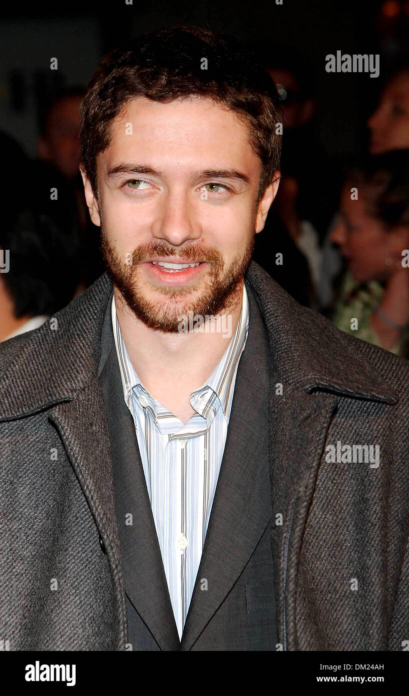 5. April 2002 - New York, NEW YORK - K45934AR. DIE PREMIERE von WALK THE LINE im BEACON THEATRE NEW YORK New York 13.11.2005. ANDREA RENAULT-TOPHER GRACE (Kredit-Bild: © Globe Photos/ZUMAPRESS.com) Stockfoto