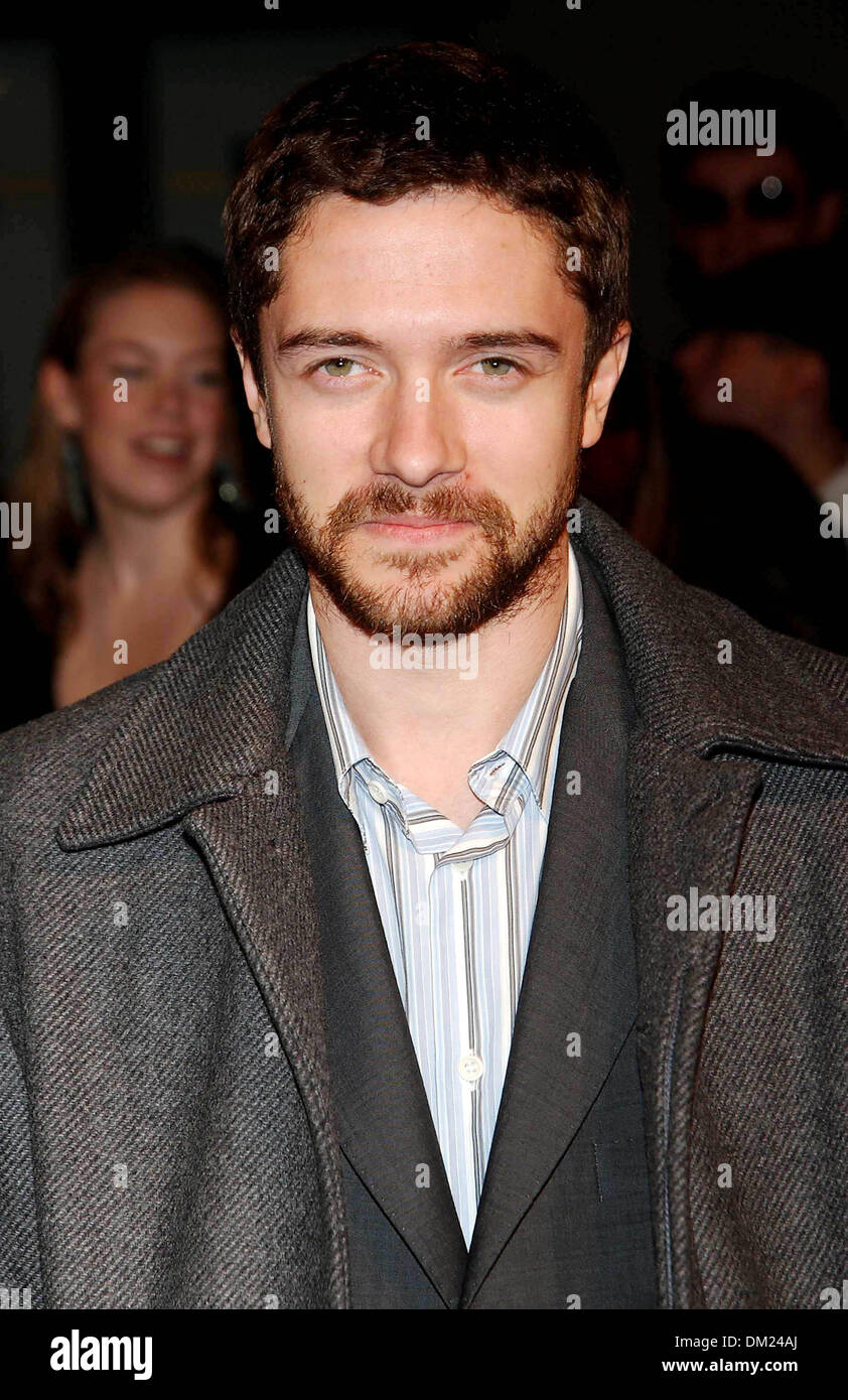 5. April 2002 - New York, NEW YORK - K45934AR. DIE PREMIERE von WALK THE LINE im BEACON THEATRE NEW YORK New York 13.11.2005. ANDREA RENAULT-TOPHER GRACE (Kredit-Bild: © Globe Photos/ZUMAPRESS.com) Stockfoto