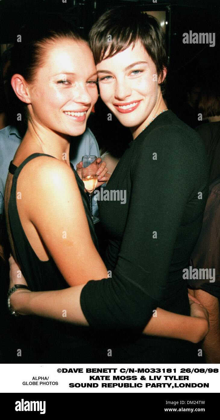 26. August 1998 - Ton REPUPLIIC; KATE MOSS UND LIV TYLER AUF BUCH PARTY. (Kredit-Bild: © Globe Photos/ZUMAPRESS.com) Stockfoto