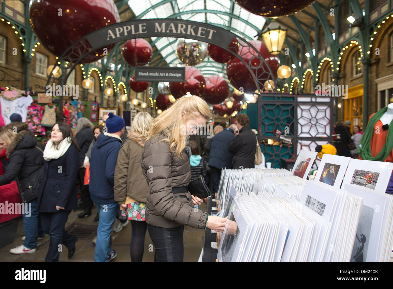 Apfelmarkt in Covent Garden, Weihnachts-Shopping, London, UK Stockfoto