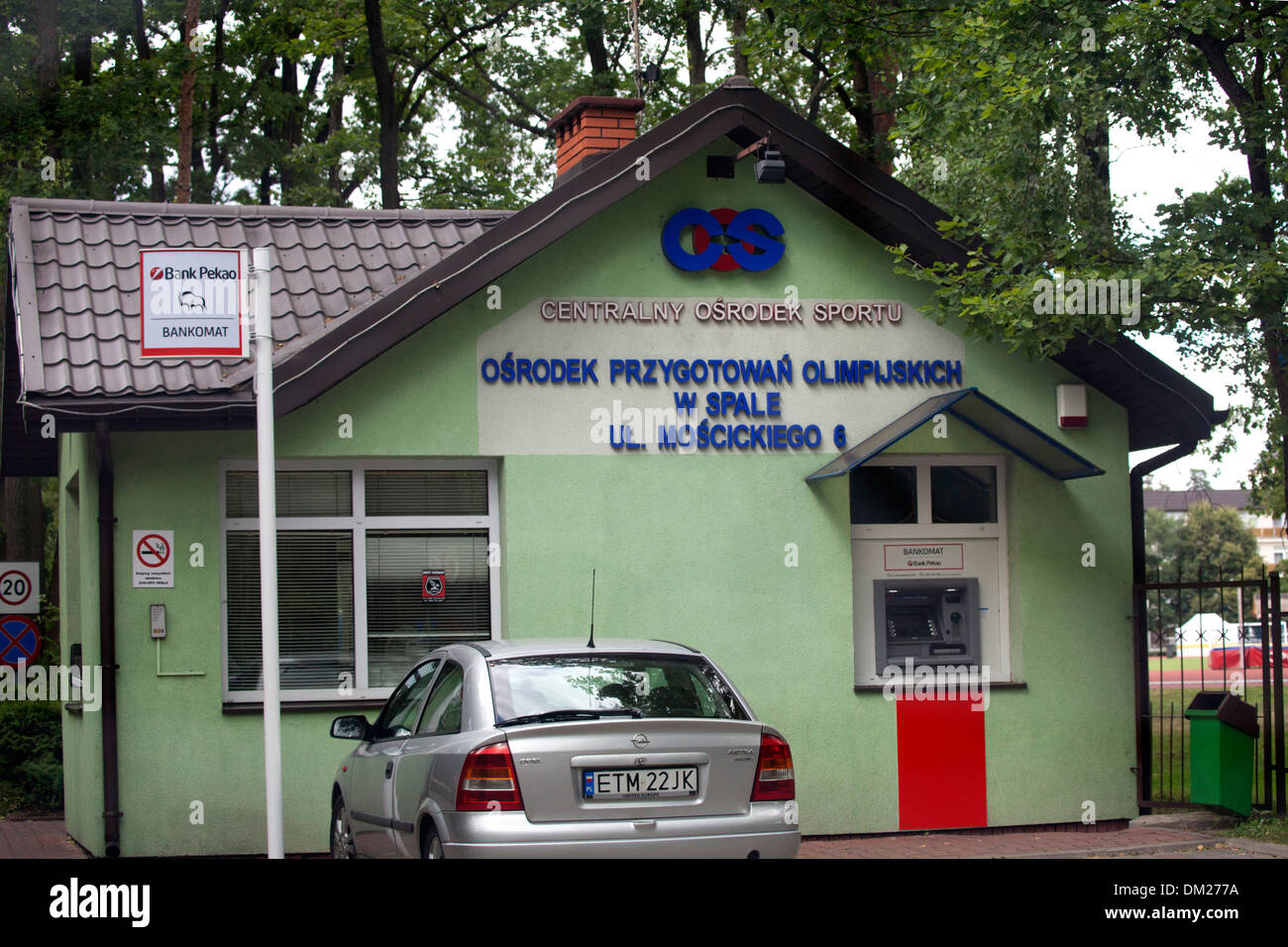 Polnische Sport training Center und ATM Bankomat. Spala Zentralpolen Stockfoto