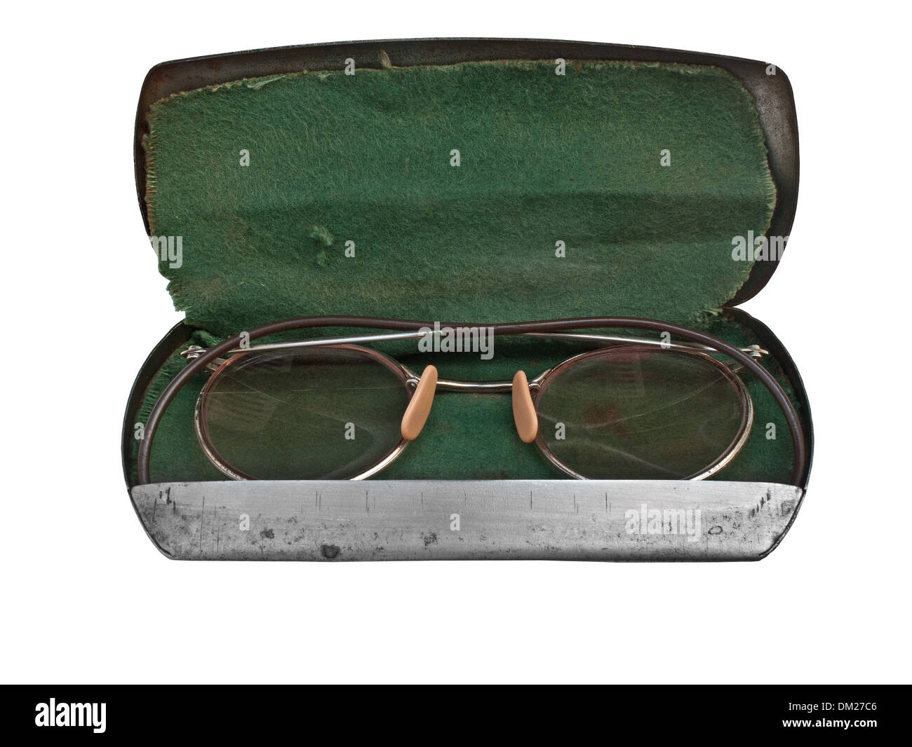 Vintage Runde Brille im Fall über weiß Stockfoto