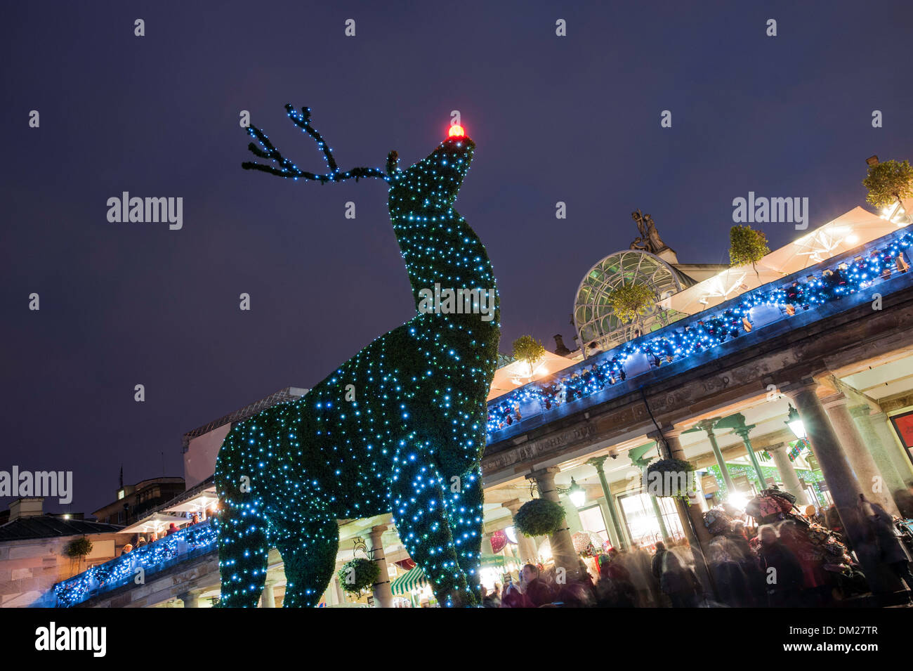 Covent Garden in der Nacht vor Weihnachten, London, Vereinigtes Königreich Stockfoto