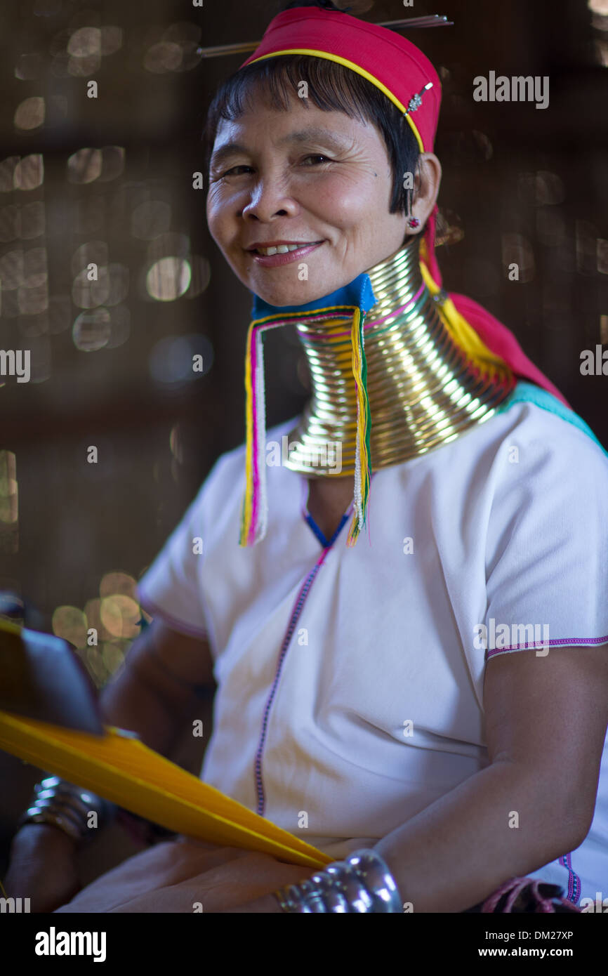 eine Padaung "Langhals" Dame, Inle-See, Myanmar (Burma) Stockfoto