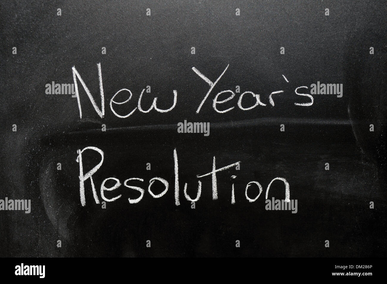 Nahaufnahme von einer Tafel mit New Years Resolution darauf mit Kreide geschrieben. Stockfoto
