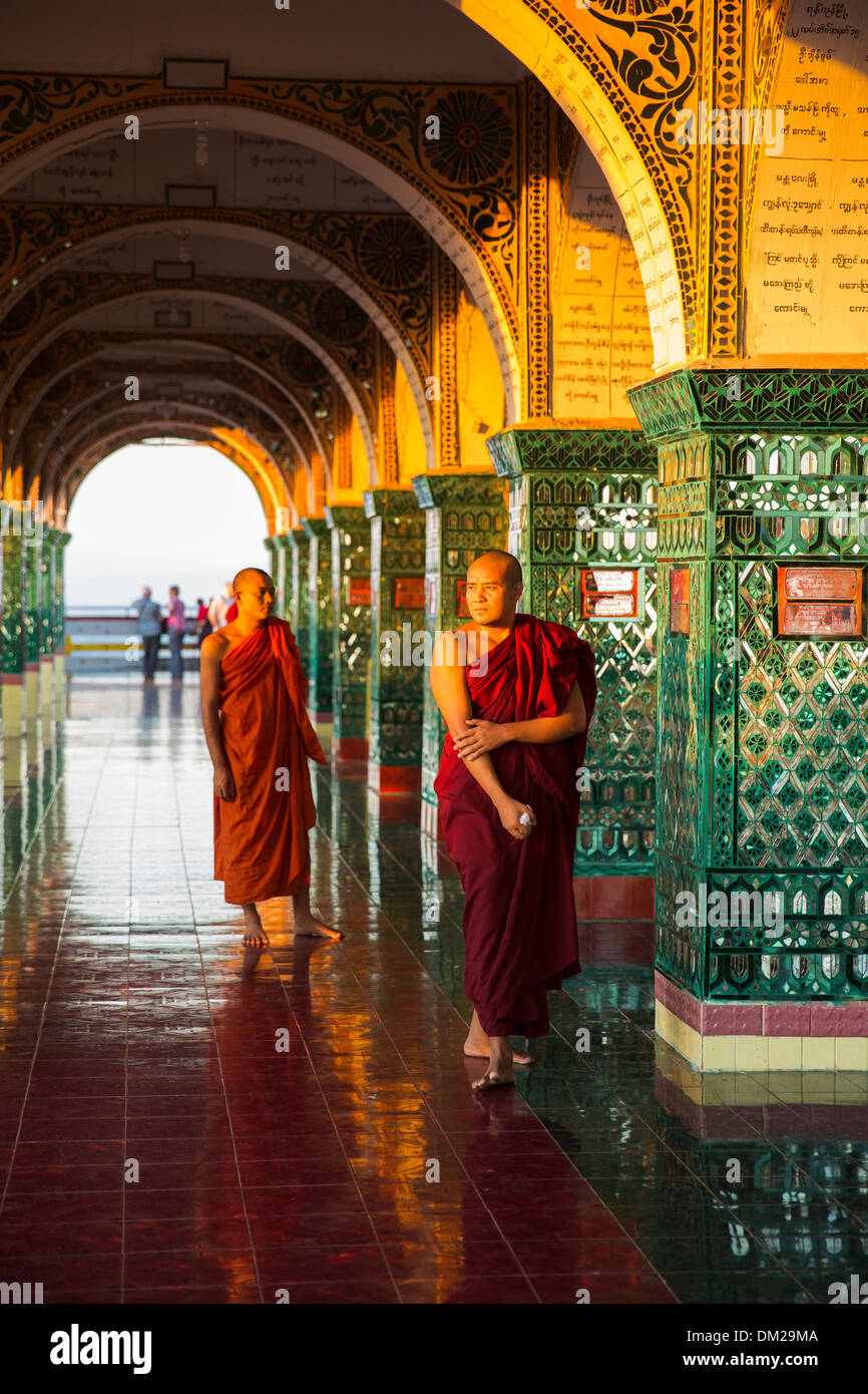 Mönche, Mandalay Hill, Myanmar (Burma) Stockfoto