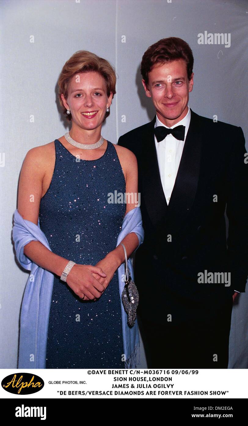 1. Juni 2001 - Middlesex, Großbritannien - 09.06.99 SYON HOUSE, MIDDLESEX. JAMES & JULIA OGILVY.'' DE BEERS/VERSACE '' Diamanten sind für immer '' Modenschau (Kredit-Bild: © Globe Photos/ZUMAPRESS.com) Stockfoto