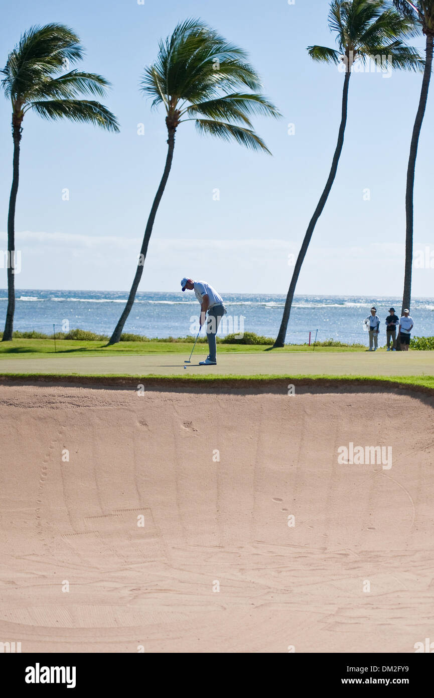 John Merrick putts auf dem 17. Grün.  Die zweite Runde der Sony Open In Hawaii spielte im Waialae Country Club in Honolulu, Hawaii. (Kredit-Bild: © Greg Honda/Southcreek Global/ZUMApress.com) Stockfoto