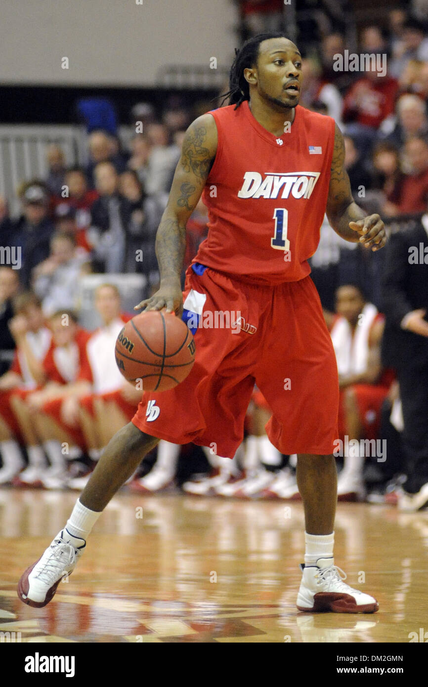 dayton wache london warren 1 führt die flyer offensive in der london warren dayton flyers