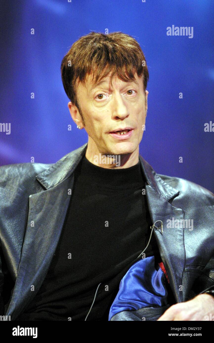 12. November 2002 - London, Großbritannien - Â © ELLIS O'BRIEN / LinkUK 11.12.02.'' EXKLUSIVE ''.'' FRANK SKINNER SHOW''-SHOW 10 - ITV. ROBIN GIBB. K27201 LINKUK / (Kredit-Bild: © Globe Photos/ZUMAPRESS.com) Stockfoto