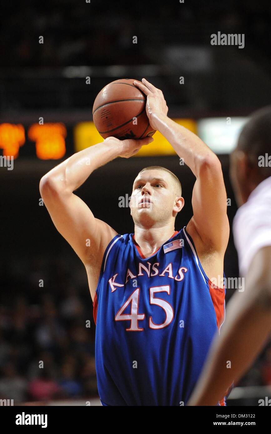 Kansas zentrieren Cole Aldrich #45 bei der Foul-Linie in einem Spiel im Liacouras Center in Philadelphia, Pennsylvania. (Kredit-Bild: © Mike McAtee/Southcreek Global/ZUMApress.com) Stockfoto