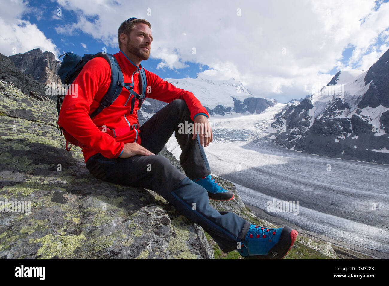 Schweiz Europa Berg Berge Kanton Wallis Gletscher Eis Moräne Mann Rest zu Fuß Wandern Glacier de Combassiere Grand Stockfoto
