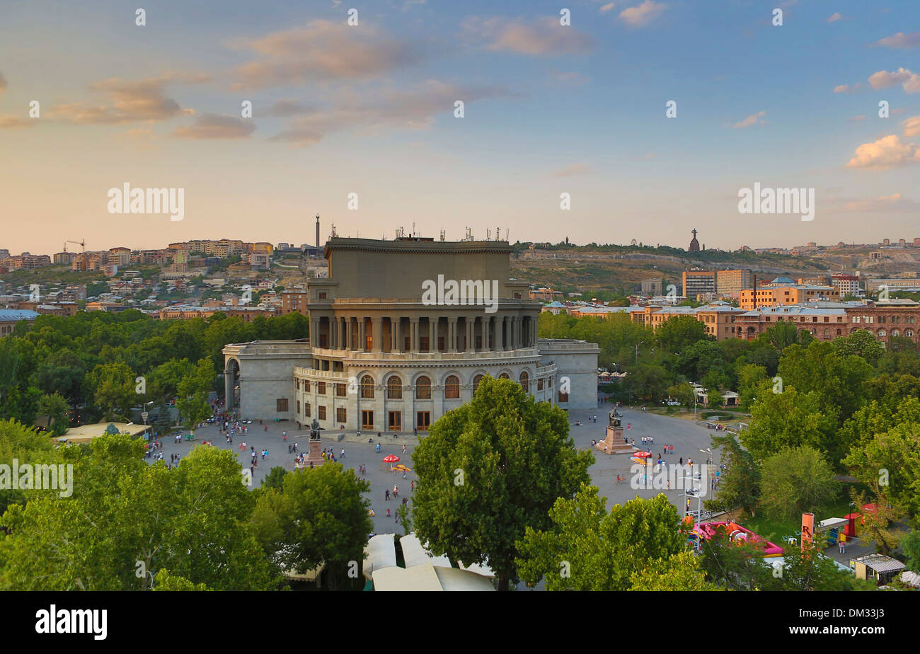 Armenien, Südkaukasus, Kaukasus, Eurasien, Opernhaus, Yerevan, Stadt, Innenstadt, Skyline, Quadrat, Bäume Stockfoto