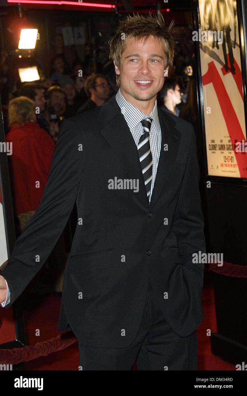 5. Dezember 2001 - PREMIERE OCEAN'S-ELEVEN. AN MANNS VILLAGE THEATER IN LOS ANGELES. BRAD PITT. FITZROY BARRETT / 05.12.2001 K23577FB (D) (Kredit-Bild: © Globe Photos/ZUMAPRESS.com) Stockfoto