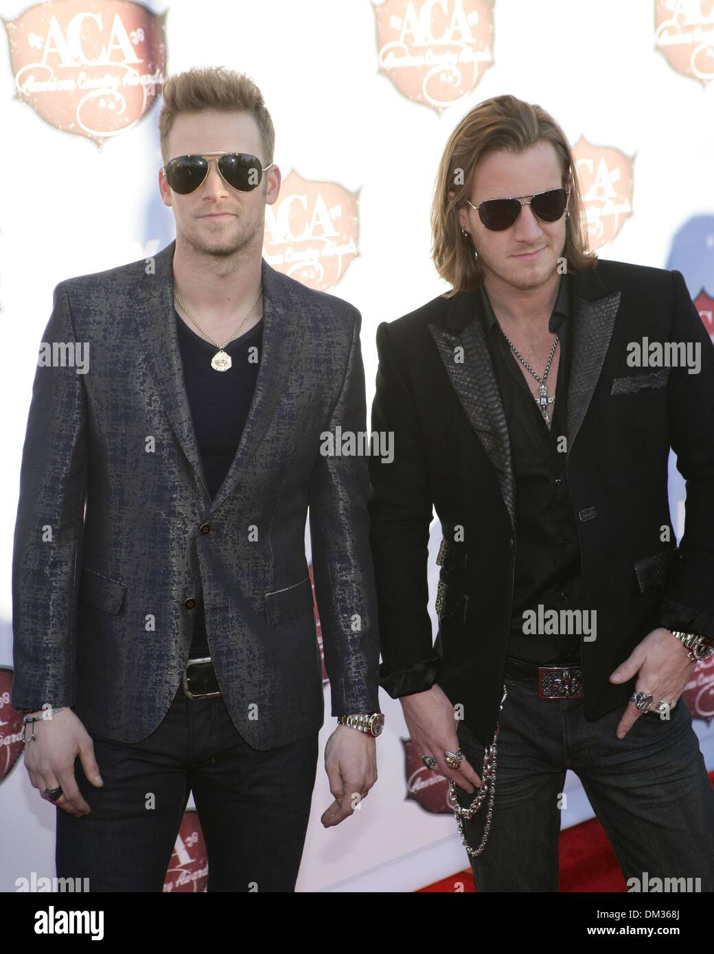 Las Vegas, NV, USA. 10. Dezember 2013. Brian Kelley, Tyler Hubbard, Florida Georgia Line im Ankunftsbereich für 2013 American Country Awards (ACA), Mandalay Bay, Las Vegas, NV 10. Dezember 2013. Bildnachweis: James Atoa/Everett Collection/Alamy Live-Nachrichten Stockfoto