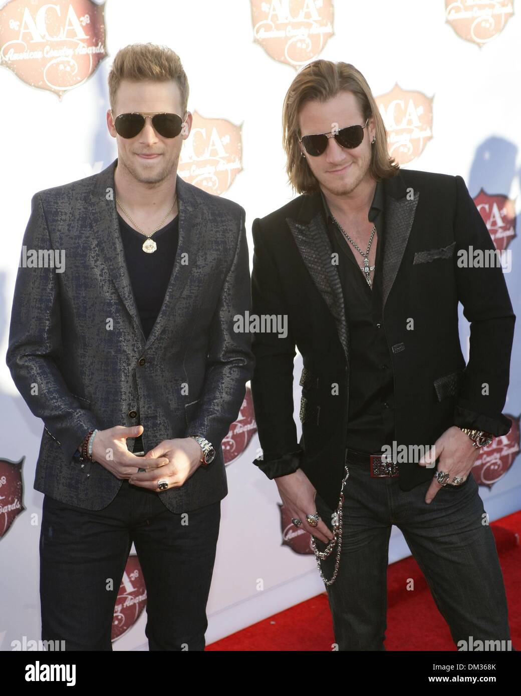 Las Vegas, NV, USA. 10. Dezember 2013. Brian Kelley, Tyler Hubbard, Florida Georgia Line im Ankunftsbereich für 2013 American Country Awards (ACA), Mandalay Bay, Las Vegas, NV 10. Dezember 2013. Bildnachweis: James Atoa/Everett Collection/Alamy Live-Nachrichten Stockfoto