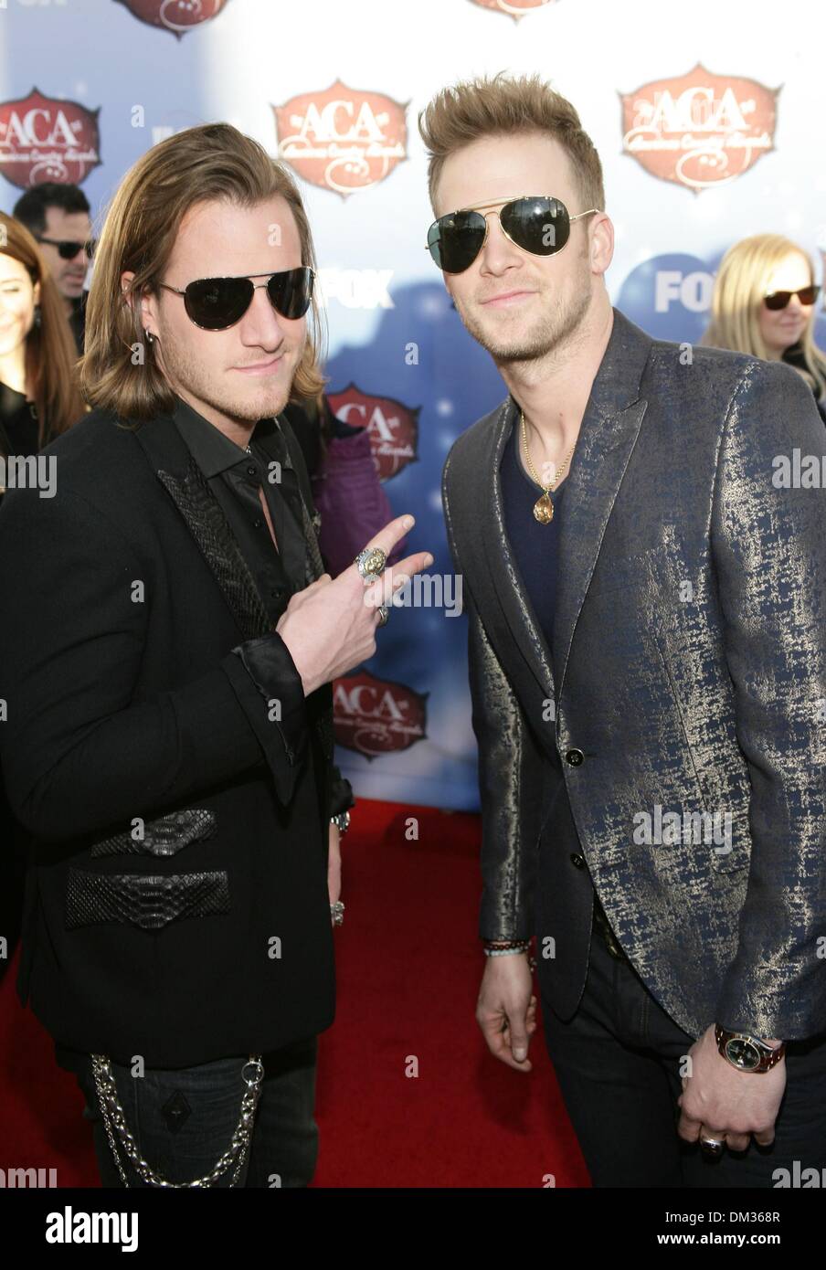 Las Vegas, NV, USA. 10. Dezember 2013. Tyler Hubbard, Brian Kelley, Florida Georgia Line im Ankunftsbereich für 2013 American Country Awards (ACA), Mandalay Bay, Las Vegas, NV 10. Dezember 2013. Bildnachweis: James Atoa/Everett Collection/Alamy Live-Nachrichten Stockfoto