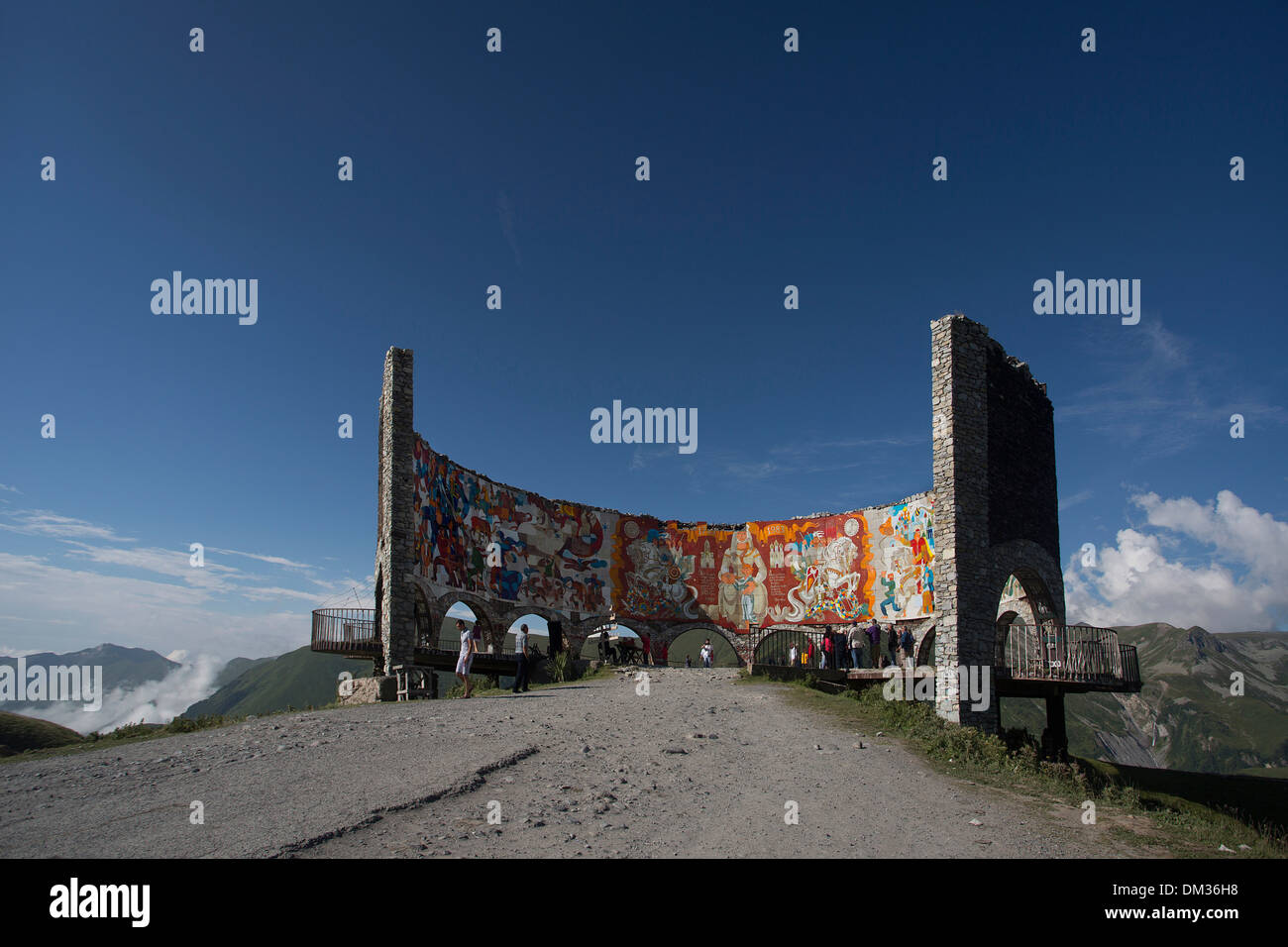 Gudauri russischen bunte Freundschaft Georgien Kaukasus Eurasia Suche Denkmal Kaukasus pass Bereich Top-Besucher Stockfoto