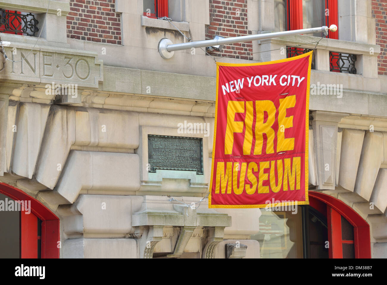 USA New York Manhattan Soho Spring street Fire Museum New York City Fassade Detail Flag Museum Sandstein Backsteingebäude Stockfoto