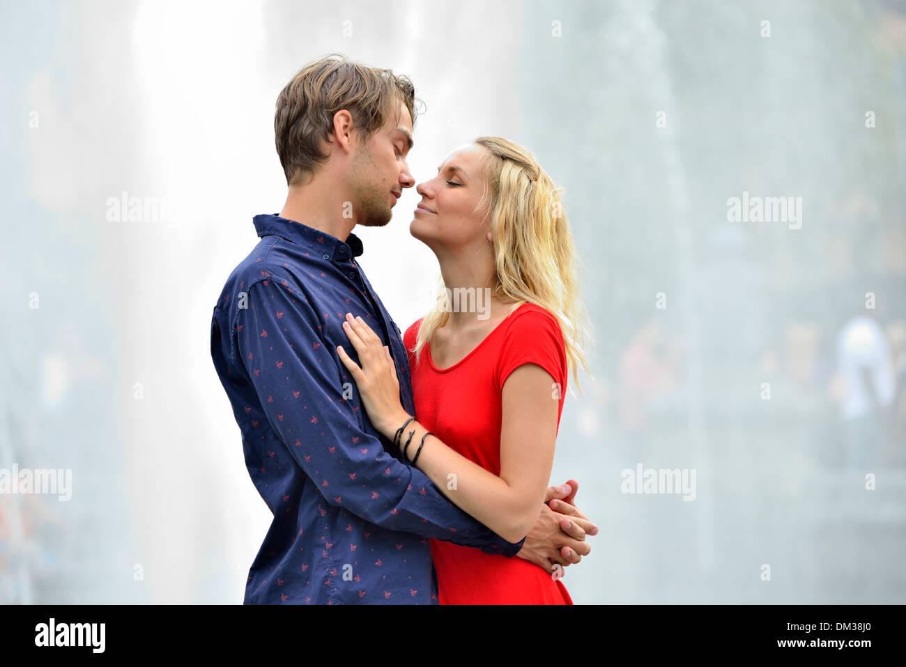 Amerika USA USA Ostküste New York Manhattan paar Umarmung Kuss Romantik