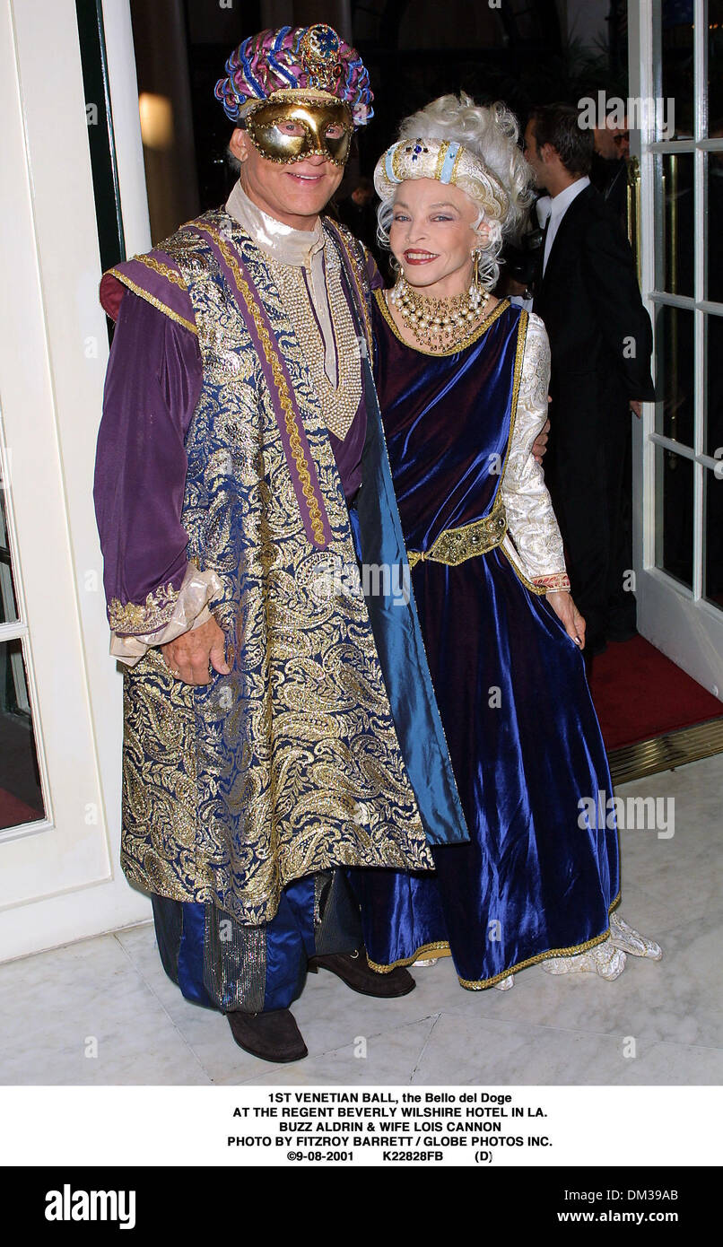 8. September 2001 - 1. venezianischen BALL Bello del Doge.AT REGENT BEVERLY WILSHIRE HOTEL IN La. BUZZ ALDRIN & FRAU LOIS KANONE. FITZROY BARRETT / 08.09.2001 K22828FB (D) (Kredit-Bild: © Globe Photos/ZUMAPRESS.com) Stockfoto