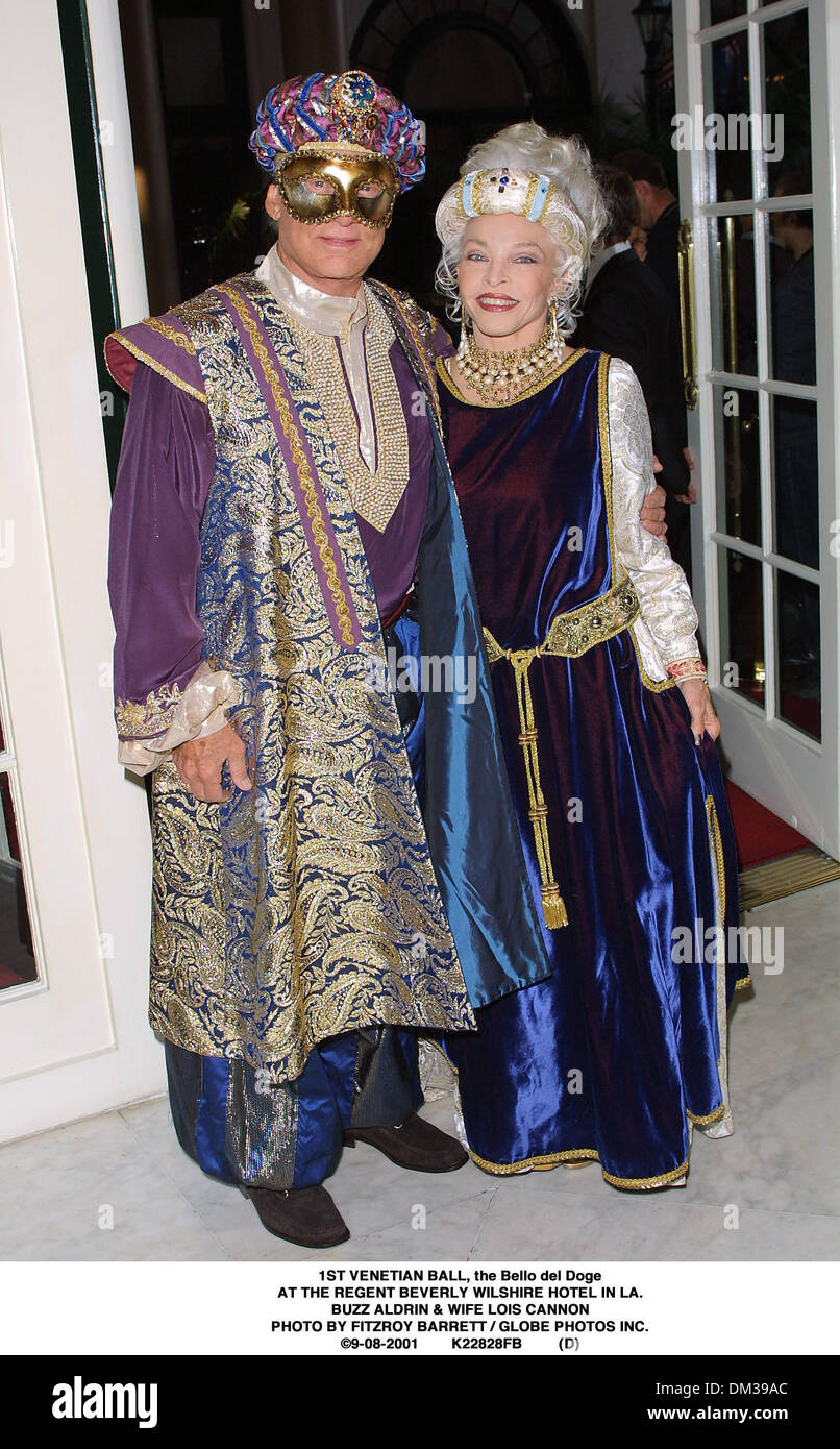 8. September 2001 - 1. venezianischen BALL Bello del Doge.AT REGENT BEVERLY WILSHIRE HOTEL IN La. BUZZ ALDRIN & FRAU LOIS KANONE. FITZROY BARRETT / 08.09.2001 K22828FB (D) (Kredit-Bild: © Globe Photos/ZUMAPRESS.com) Stockfoto