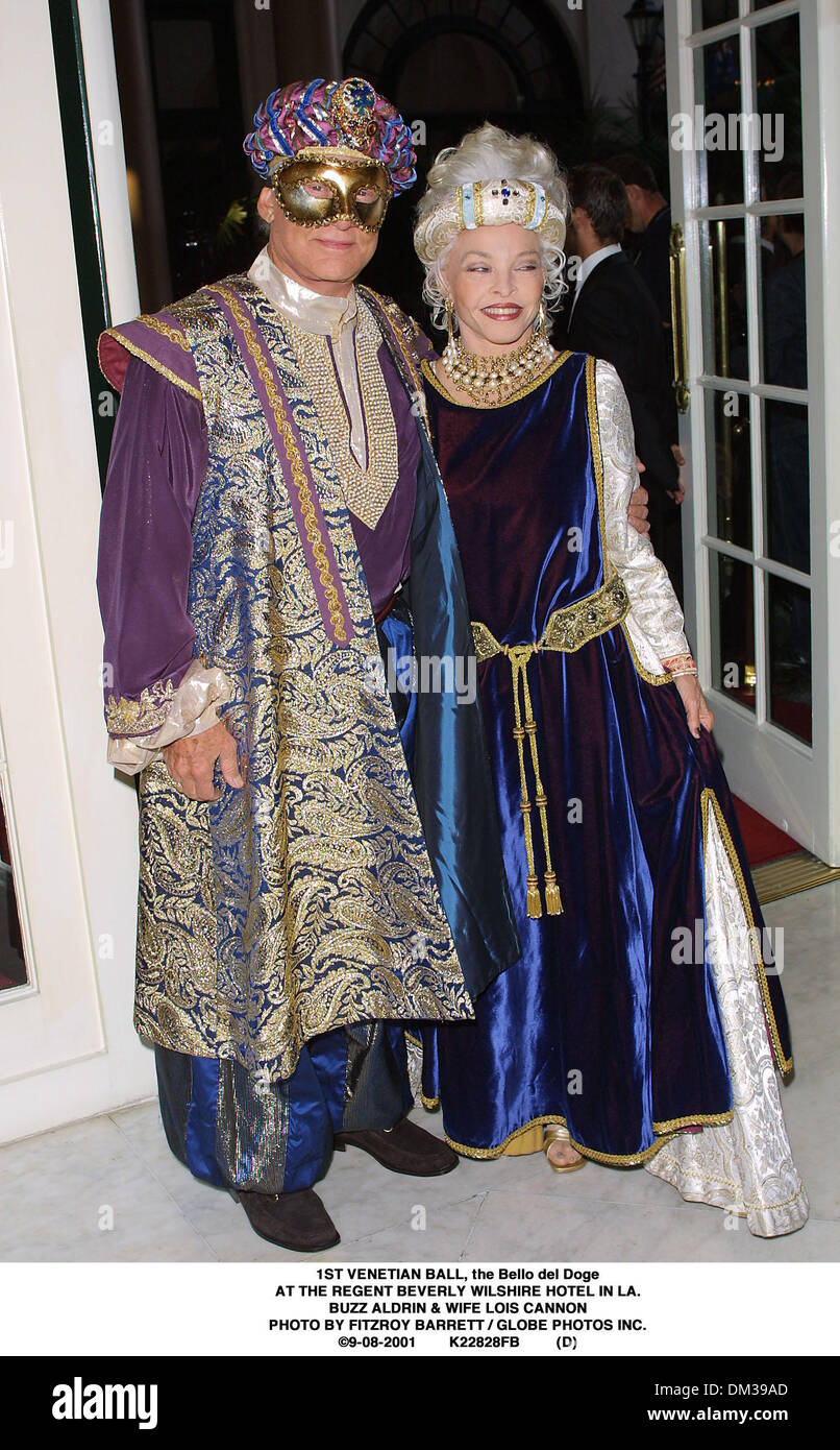 8. September 2001 - 1. venezianischen BALL Bello del Doge.AT REGENT BEVERLY WILSHIRE HOTEL IN La. BUZZ ALDRIN & FRAU LOIS KANONE. FITZROY BARRETT / 08.09.2001 K22828FB (D) (Kredit-Bild: © Globe Photos/ZUMAPRESS.com) Stockfoto