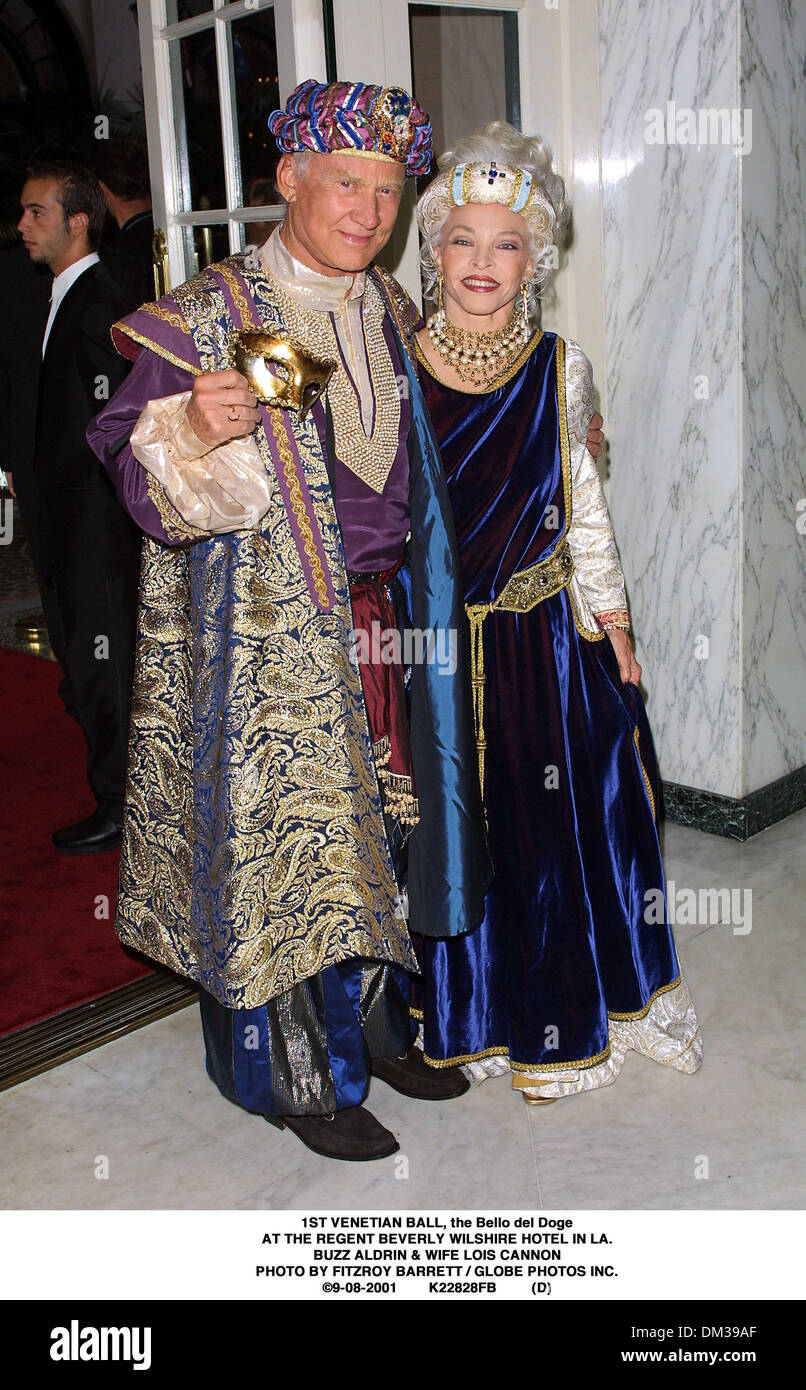 8. September 2001 - 1. venezianischen BALL Bello del Doge.AT REGENT BEVERLY WILSHIRE HOTEL IN La. BUZZ ALDRIN & FRAU LOIS KANONE. FITZROY BARRETT / 08.09.2001 K22828FB (D) (Kredit-Bild: © Globe Photos/ZUMAPRESS.com) Stockfoto