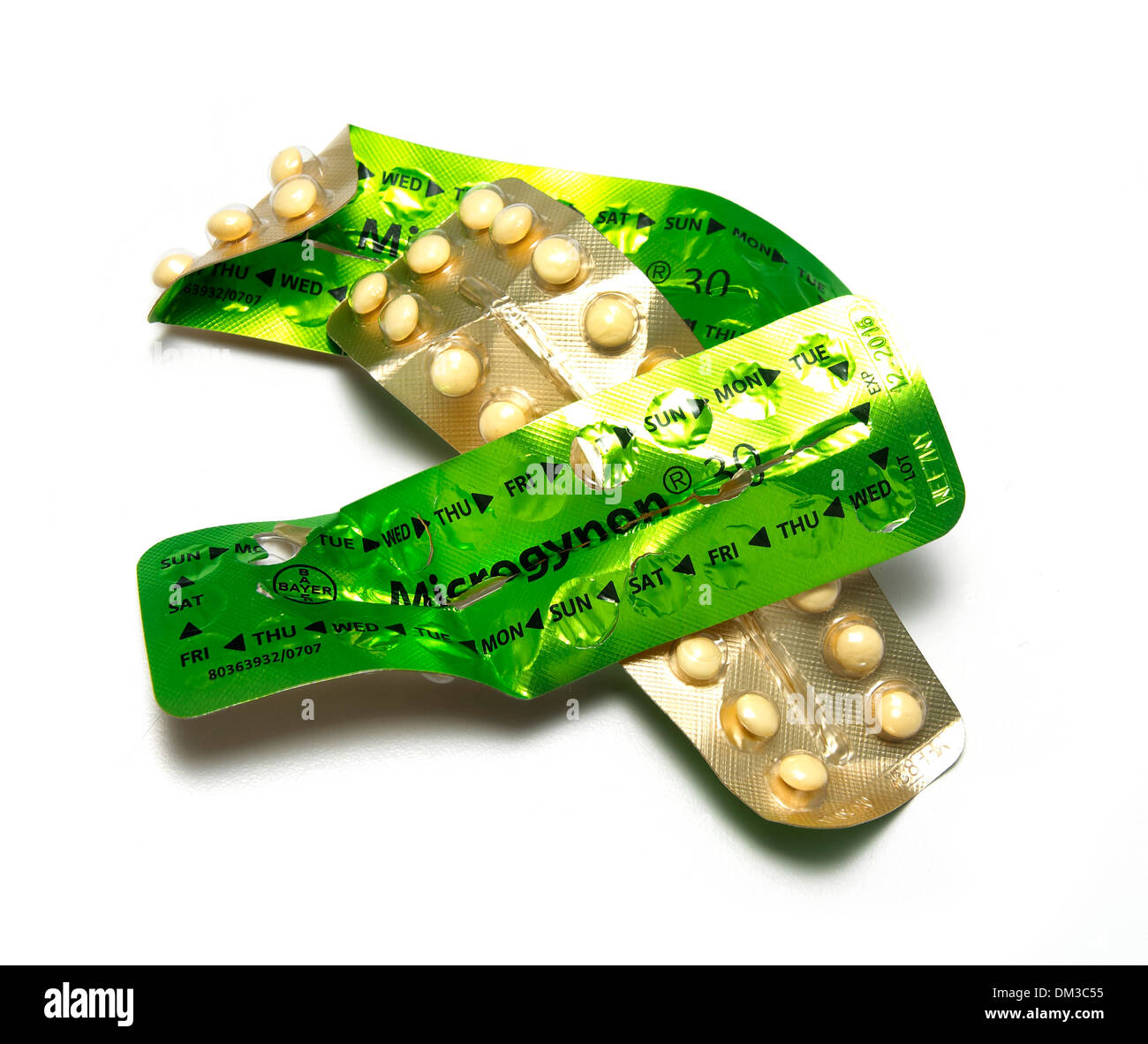 Geburtenkontrolle-Pille auf weißem Hintergrund ausschneiden Stockfoto