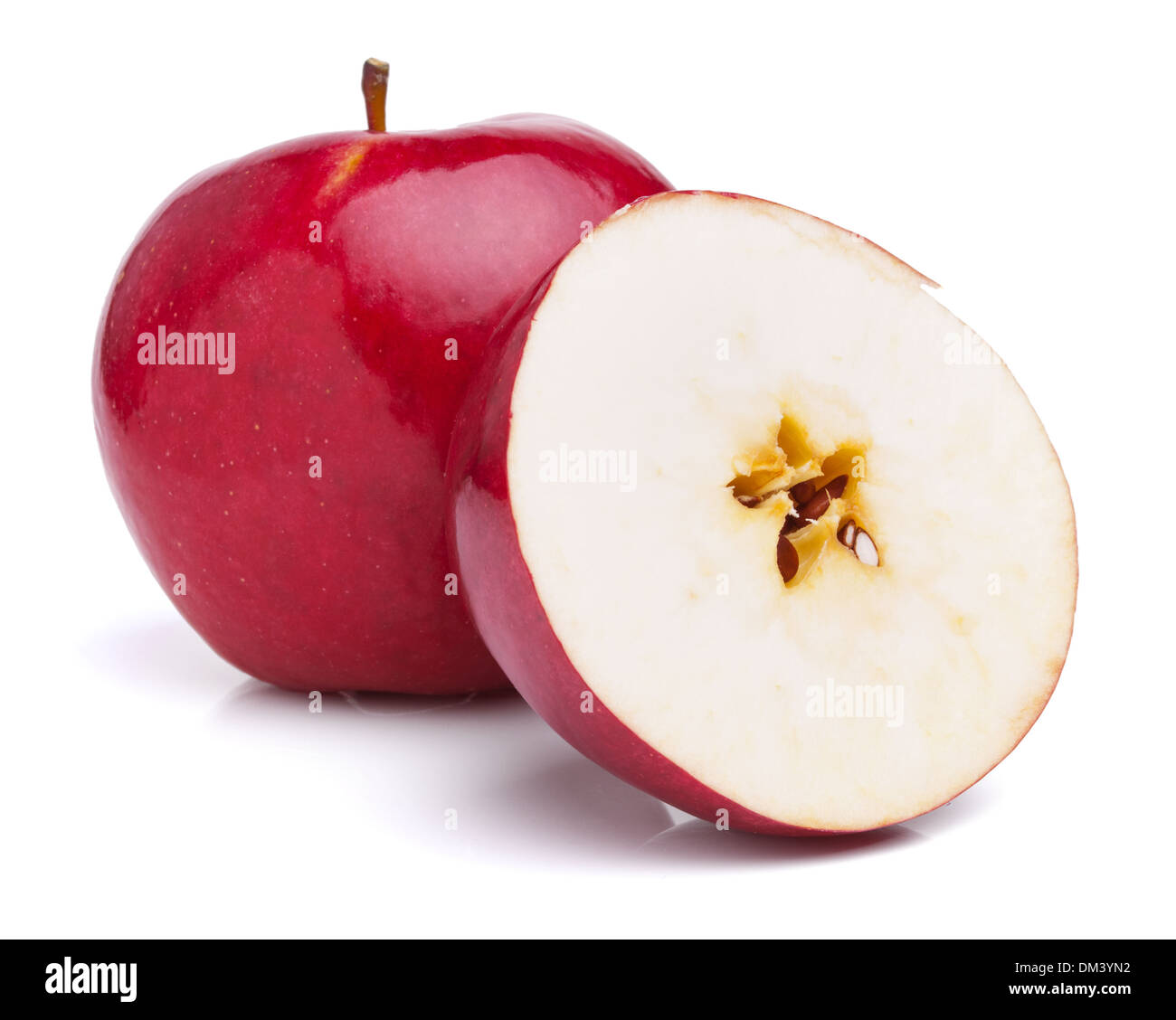 Äpfel auf weißem Hintergrund mit Reflexion Stockfoto