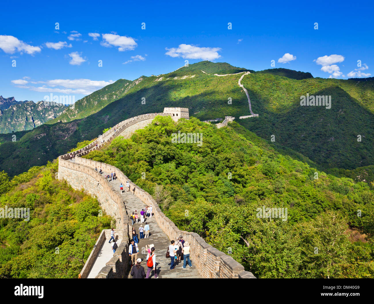 Touristen besuchen die Great Wall Of China, UNESCO-Weltkulturerbe, Mutianyu, Bezirk von Peking, China, Asien Stockfoto