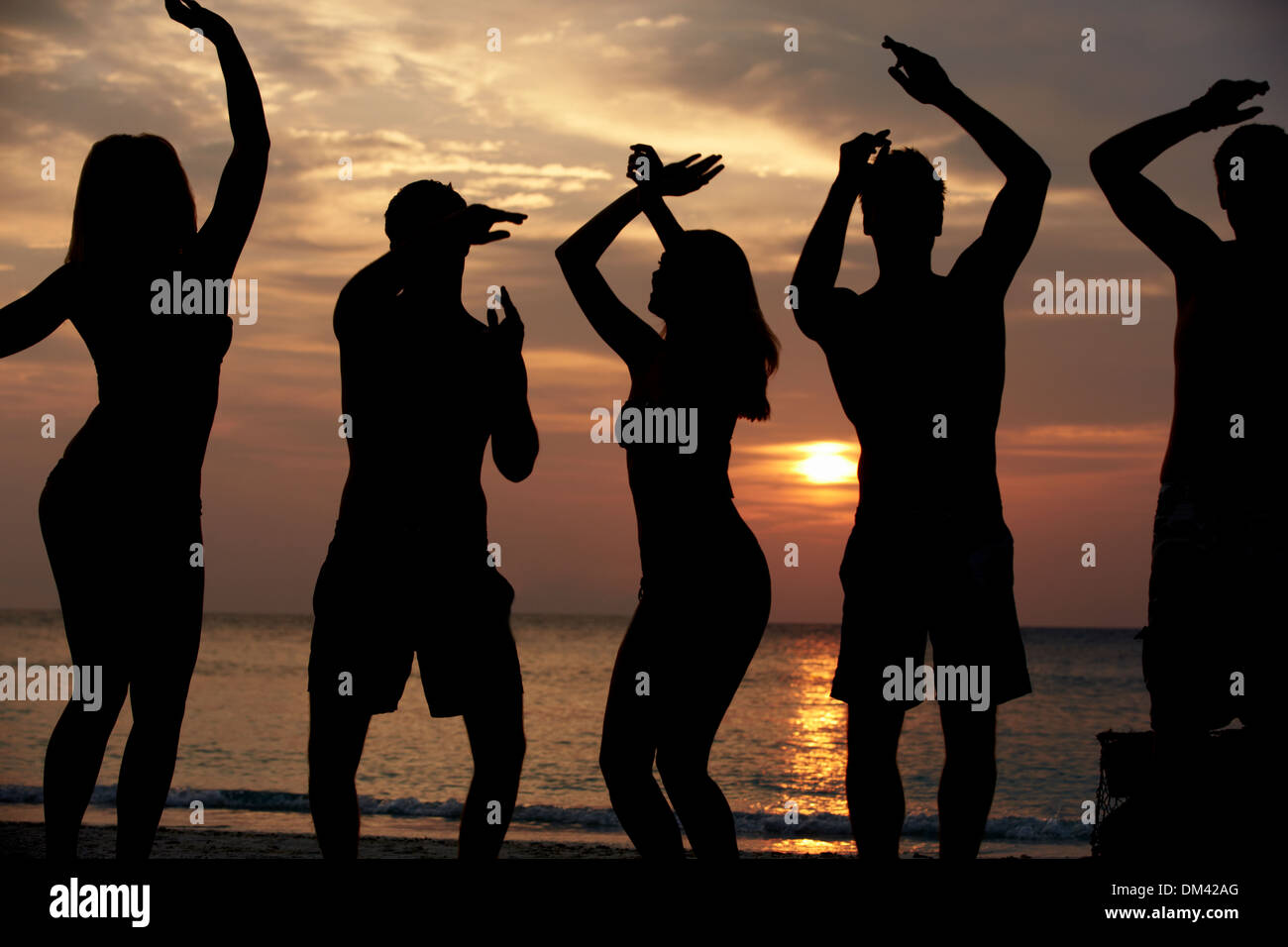 Silhouette von Freunden, die Beach-Party Stockfoto