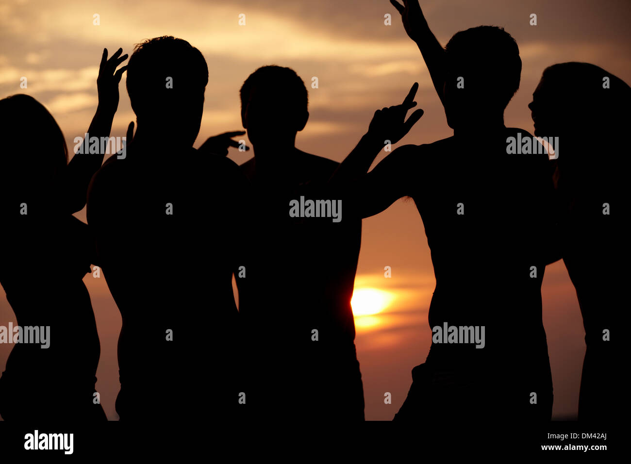 Silhouette von Freunden, die Beach-Party Stockfoto