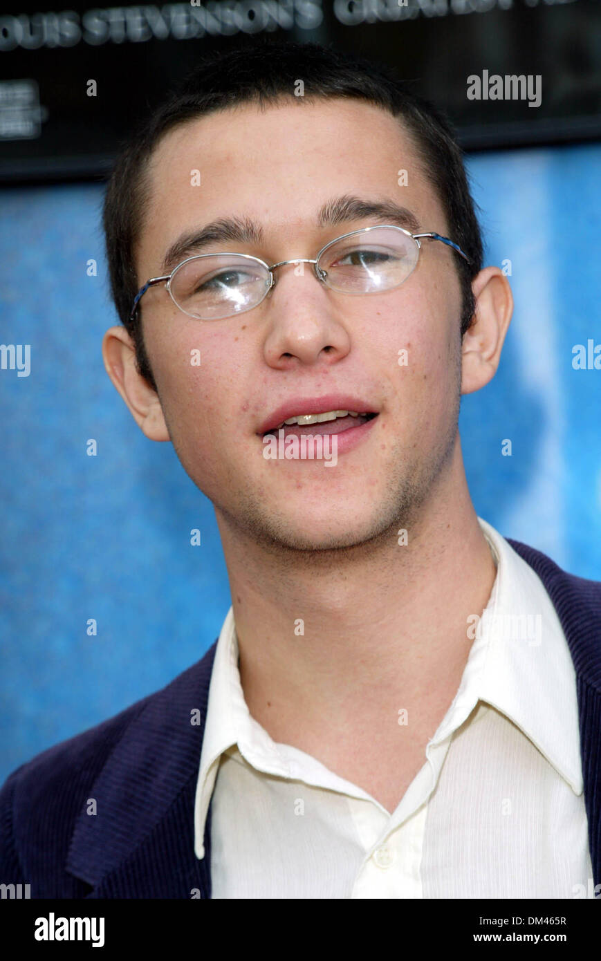 17. November 2002 - Hollywood, Kalifornien, USA - JOSEPH GORDON-LEVITT... K27211FB WELT-PREMIERE VON WALT DISNEY PICTURES "DER SCHATZPLANET". DIE CINERAMA DOME, HOLLYWOOD, KALIFORNIEN. 17. NOVEMBER 2002. FITZROY BARRETT / 2002. (Kredit-Bild: © Globe Photos/ZUMAPRESS.com) Stockfoto