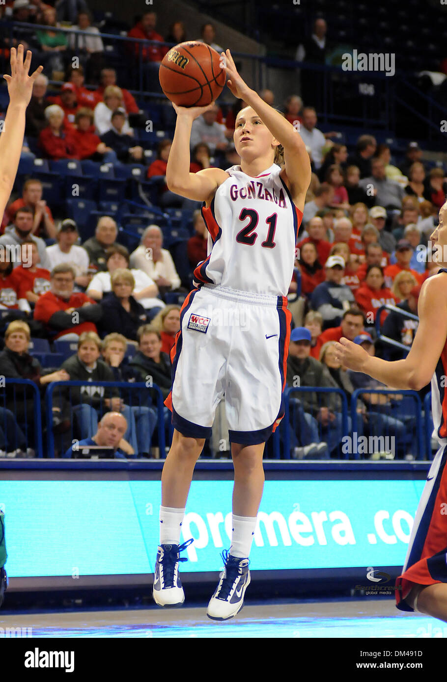 Gonzaga Courtney Vandersloot trifft die offene Brücke im ersten, die Halbjahr eine NCAA College Basketball-Spiel gegen North Dakota im McCarthey Athletic Center in Spokane WA statt. (Kredit-Bild: © James Snook/Southcreek Global/ZUMApress.com) Stockfoto