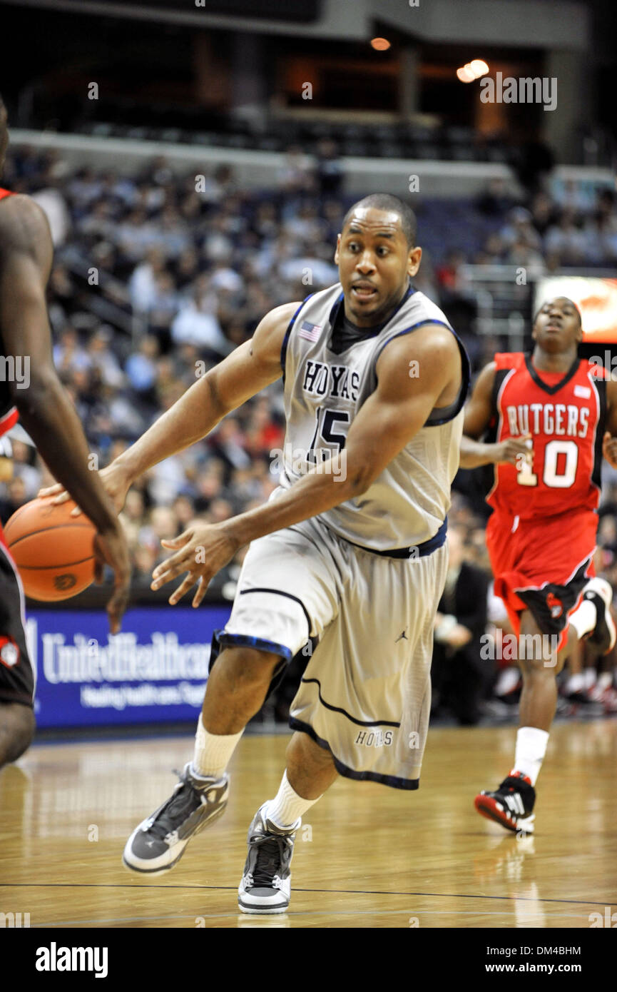 Washington D.C. Verizon Center. . Georgetown Austin Freeman (15) zu schützen, Spiel Action in Big East NCAA Matchup, Rutgers in Georgetown Hoyas Niederlage Rutgers 88-63. (Kredit-Bild: © Roland Pintilie/Southcreek Global/ZUMApress.com) Stockfoto