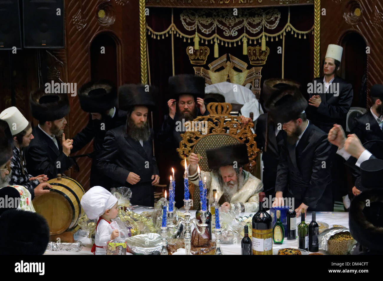 Bnei Brak, freuen sich die Gemeinde Rabbi Premishlan und seine Hasids der Feiertag von Purim Stockfoto