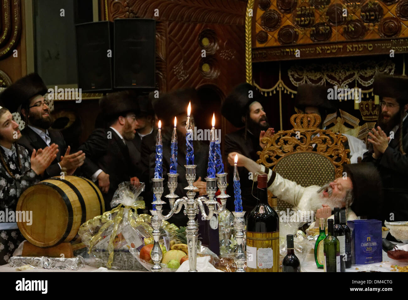 Bnei Brak, freuen sich die Gemeinde Rabbi Premishlan und seine Hasids der Feiertag von Purim Stockfoto