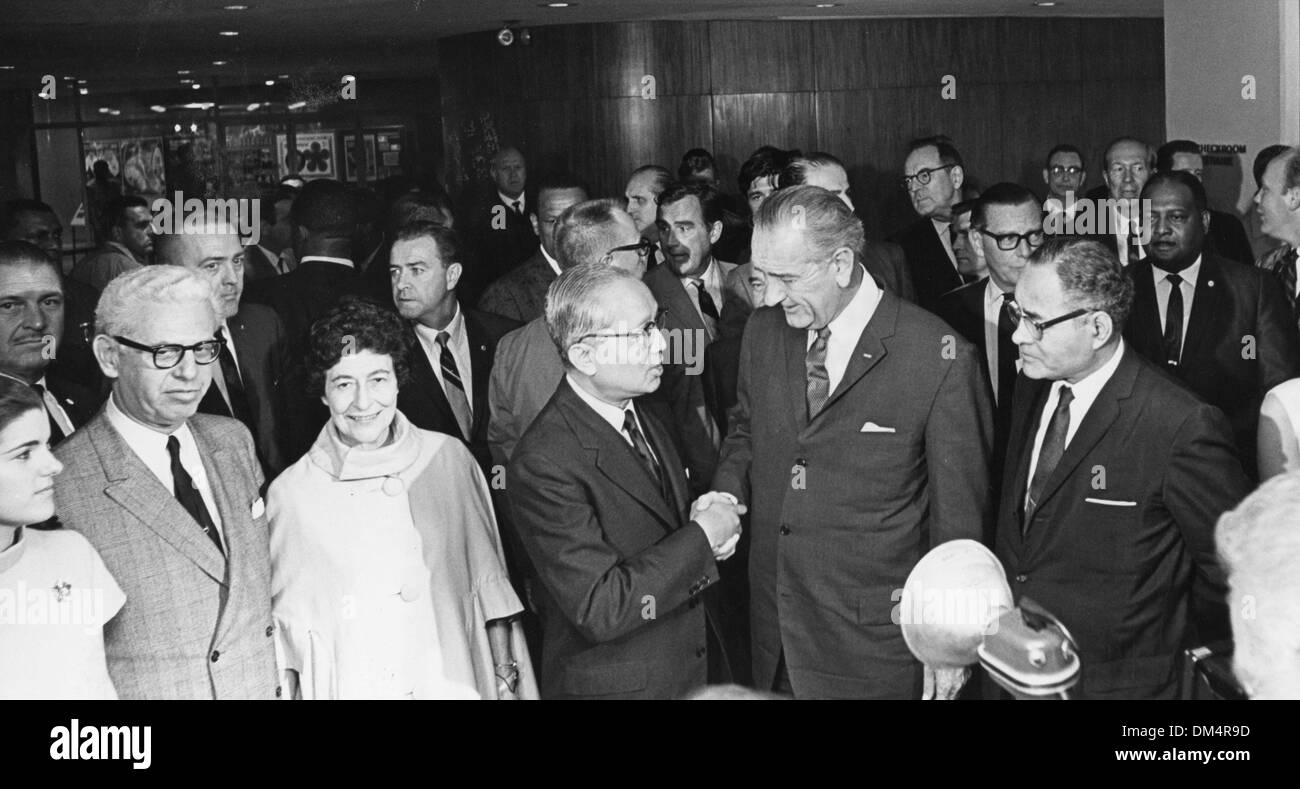 12. Juni 1968 - New York, New York, USA - LYNDON BAINES JOHNSON (27. August 1908 - 22. Januar 1973) oft als LBJ bezeichnet, war der 36. Präsident der USA (1963-1969) nach seinem Dienst als 37. Vizepräsident der USA (1961-1963). Bild: United Nations Assembly Atomwaffensperrvertrag. (Kredit-Bild: © KEYSTONE Pictures/ZUMAPRESS.com) Stockfoto