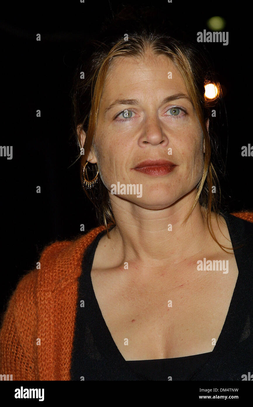 10. Oktober 2001 - was Mädchen lernen. PREMIERE AM PARAMOUNT STUDIO THEATRE LOS ANGELES, CA. LINDA HAMILTON. FITZROY BARRETT / 10.10.2001 K23066FB (D) (Kredit-Bild: © Globe Photos/ZUMAPRESS.com) Stockfoto